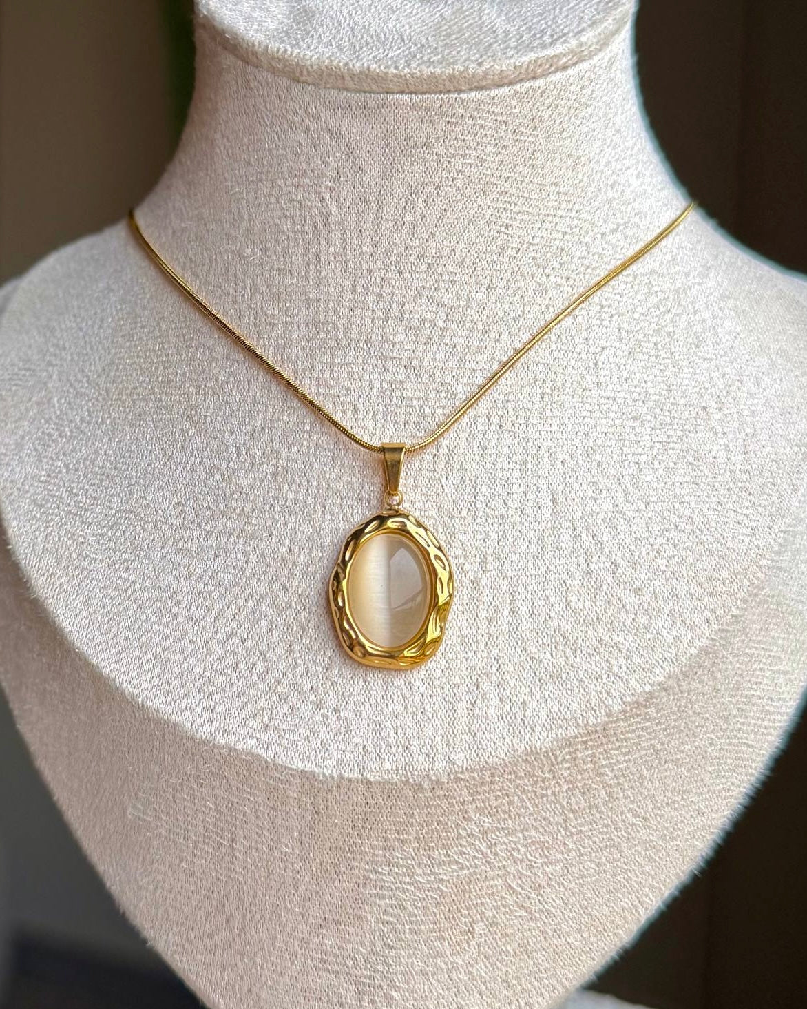 pearled round necklace