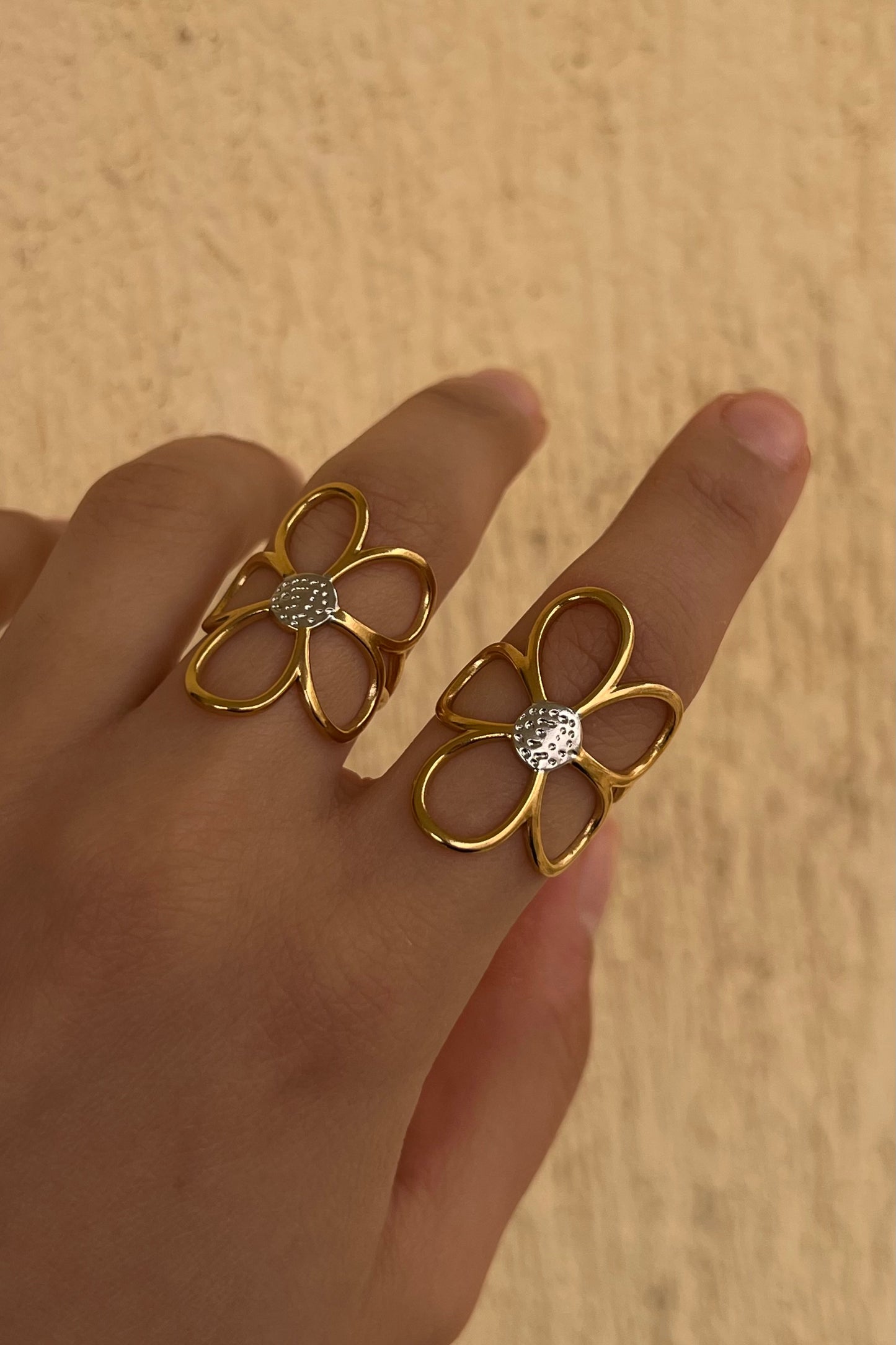 Flower Outline Ring