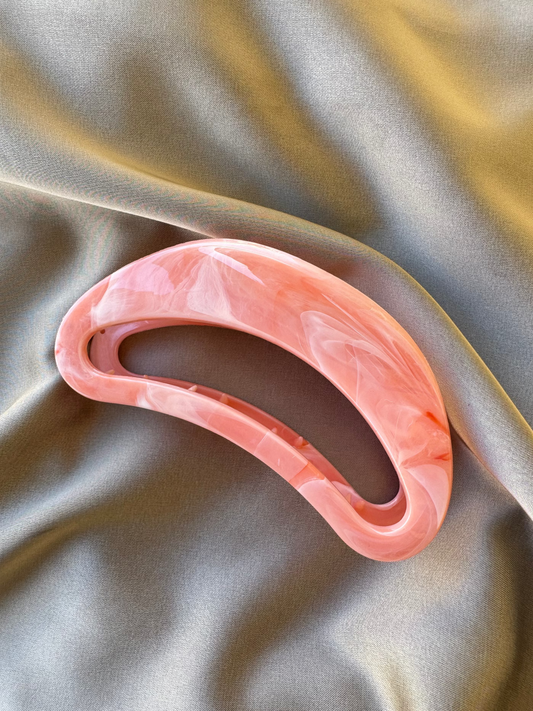 Curved marble clip