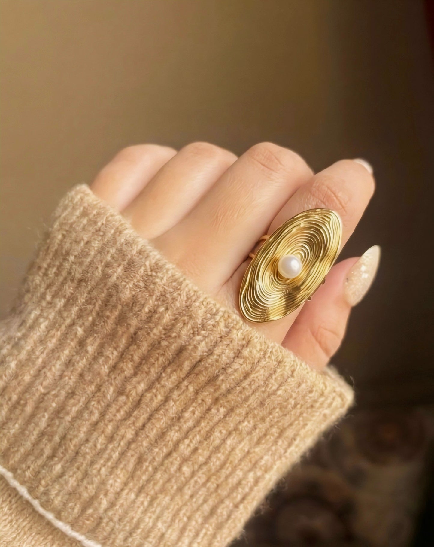 giant shell with pearl ring