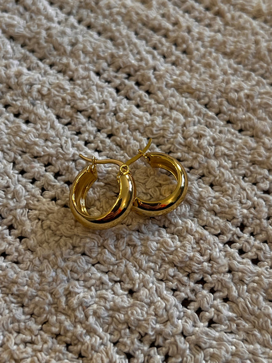 Gold essential earrings