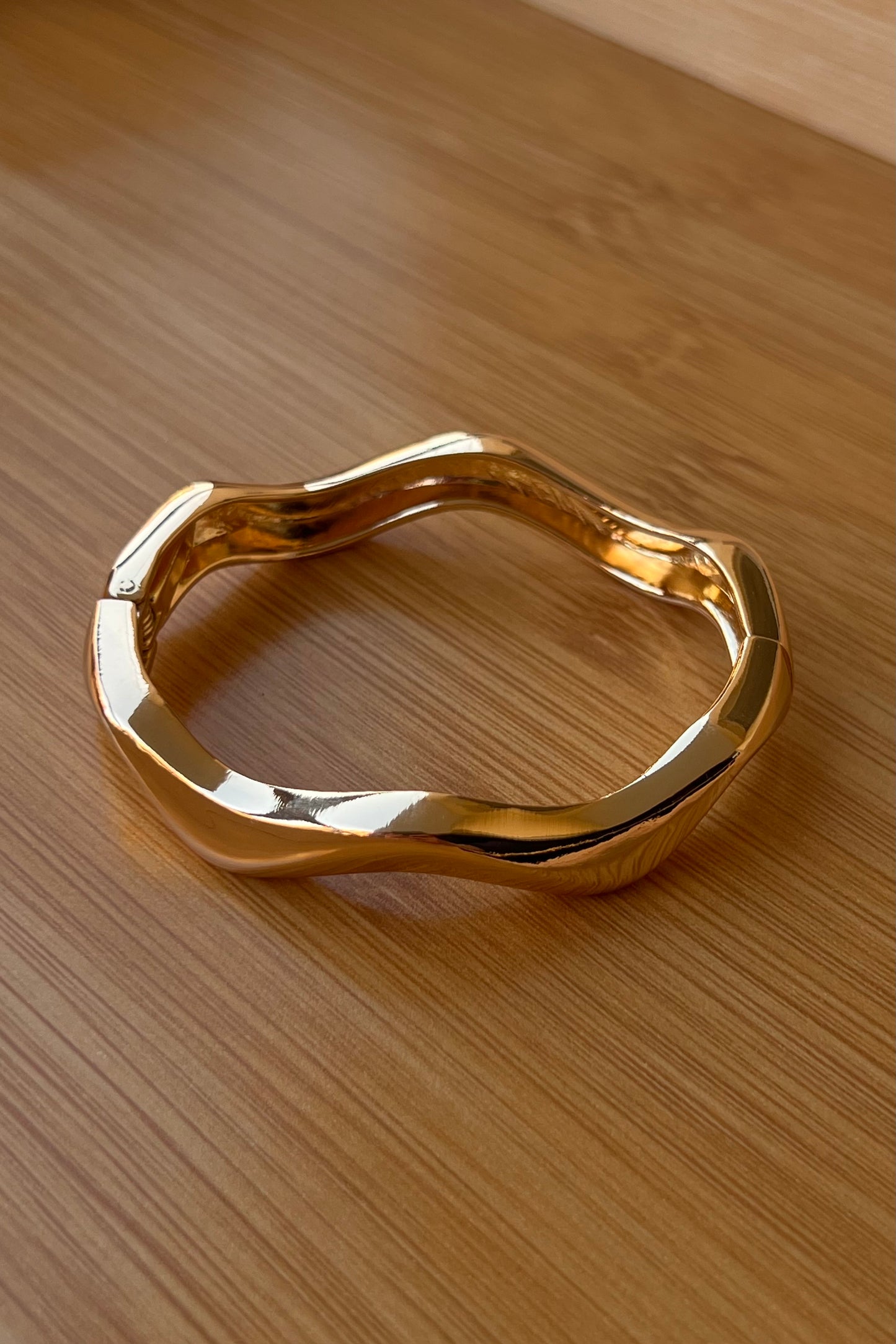 Multi-wave bangle