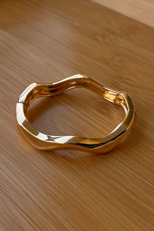 Multi-wave bangle