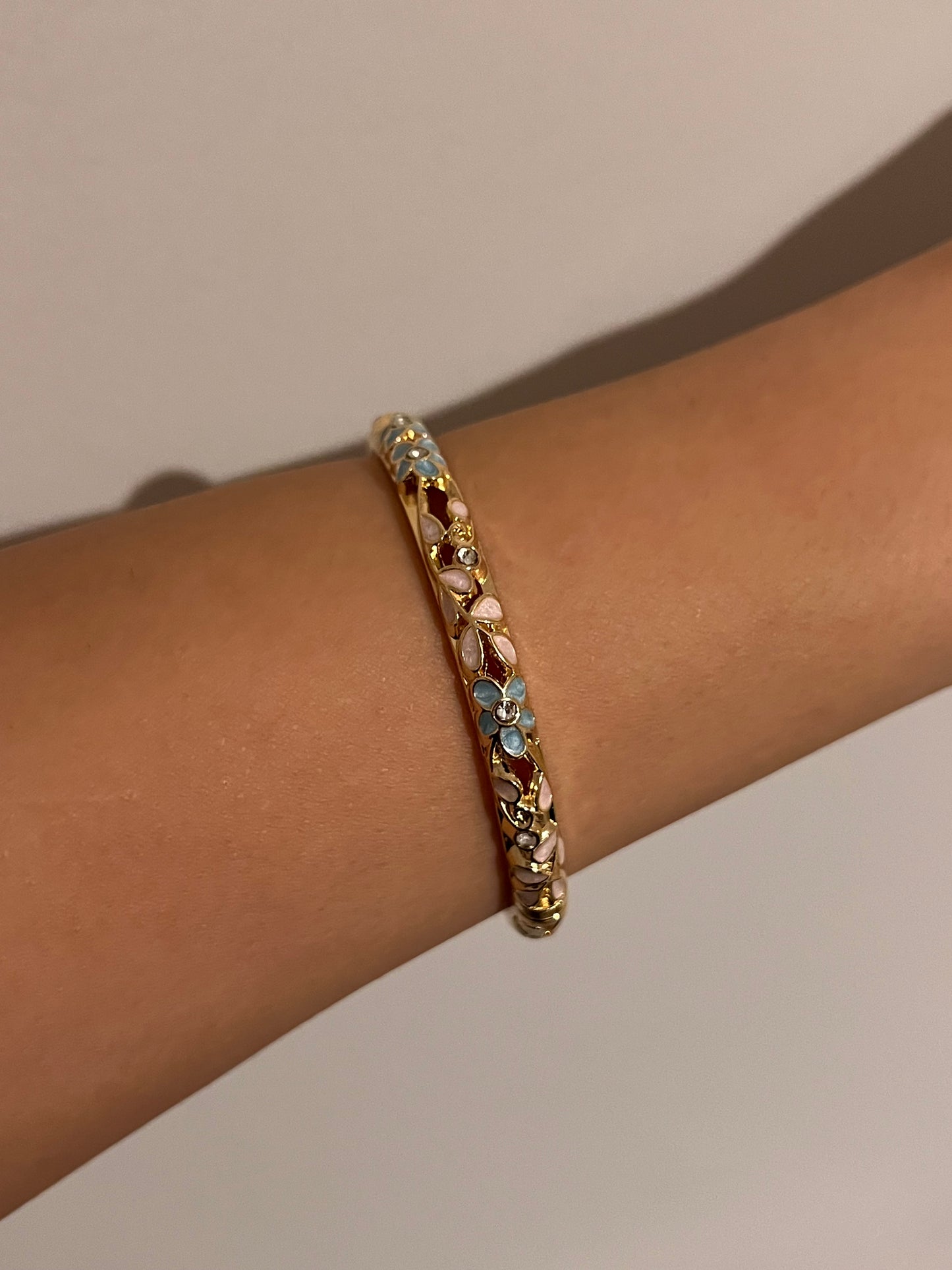shiny stud flora bangle