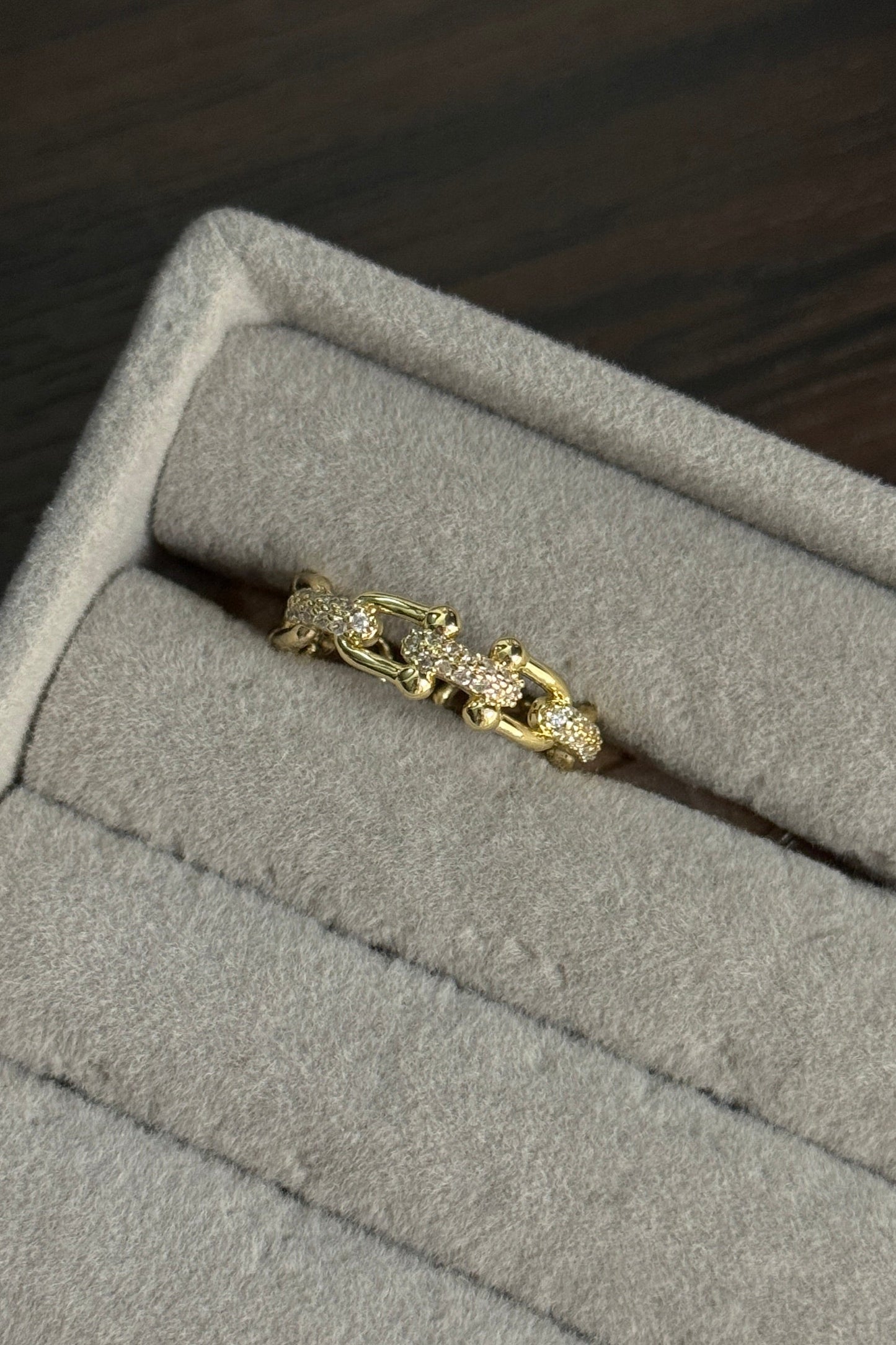 Interlock band ring