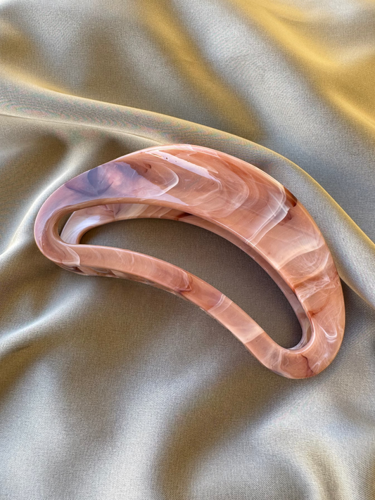 Curved marble clip