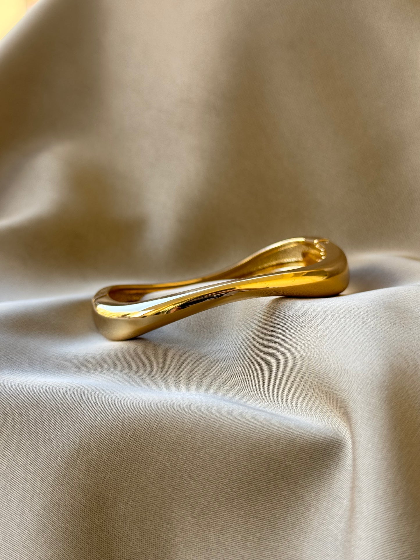 Slim bangle