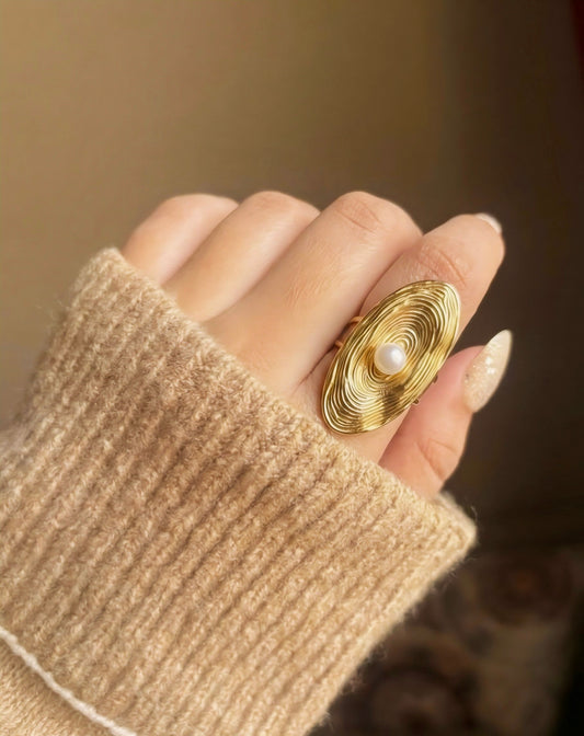 giant shell with pearl ring